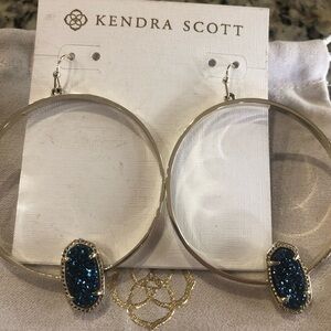 Kendra Scott gold Elora drop hoop earrings in blue sparkly drusy